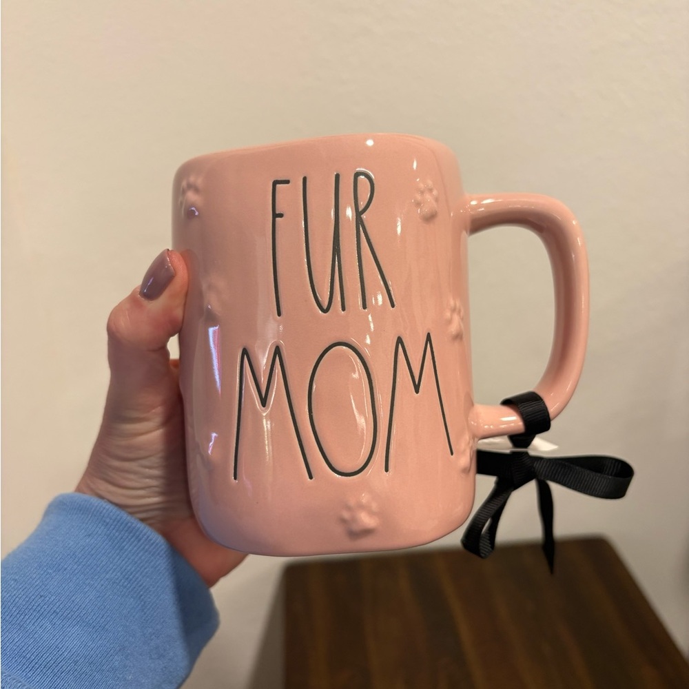 🐾💗 Rae Dunn “FUR MOM” Pink Paw Print Mug 💗🐾 - Picture 2 of 4